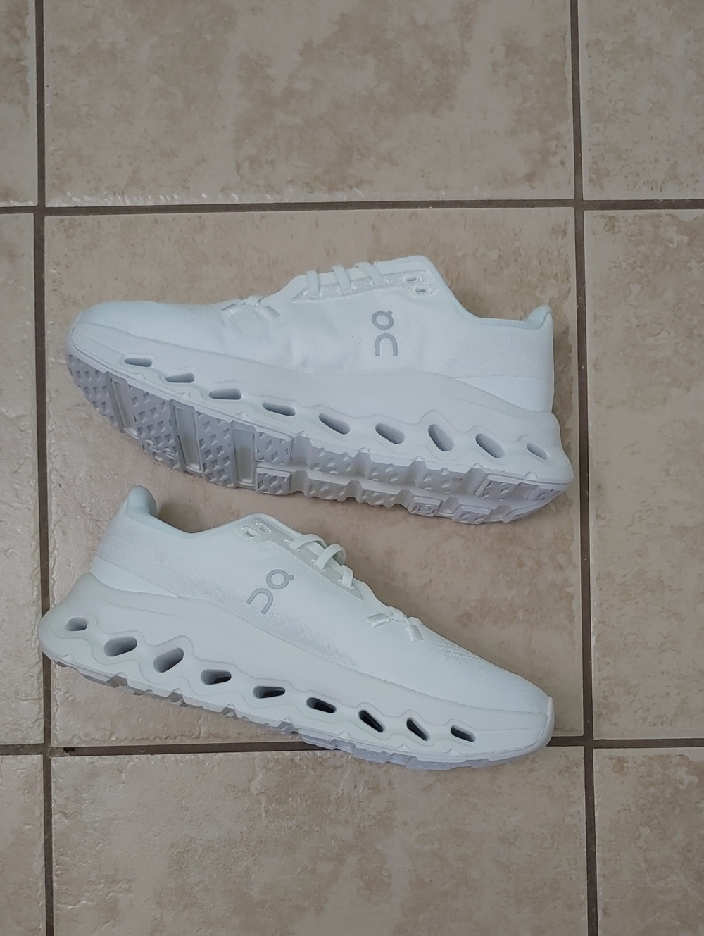 On Running Cloudtilt Women's 7 All White Sneakers NWOB